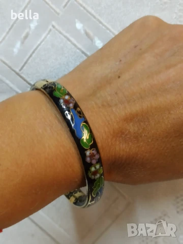 Винтидж гривна инкрустирана с клетъчен златен емайл -клоазоне и флорални орнаменти отвътре и отвън,, снимка 3 - Гривни - 51227005