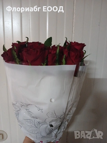 Рязан цвят рози и гипсофила, снимка 2 - Стайни растения - 53389808