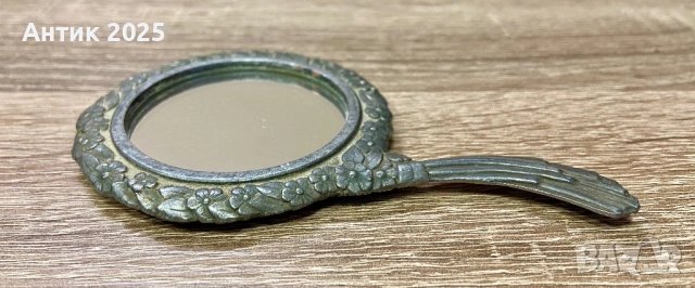 Винтидж ръчно огледало от СССР, метал, декоративен орнамент, 1960–1970-те, снимка 4 - Антикварни и старинни предмети - 53359846