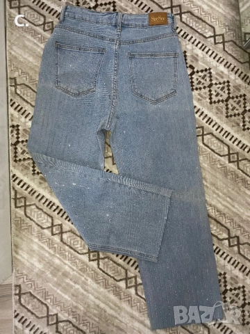 Дамски дънки с камъни, снимка 2 - Дънки - 52893586