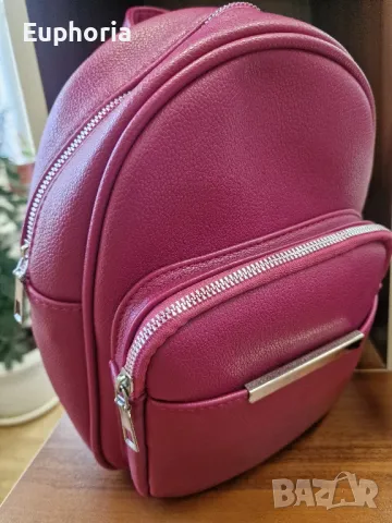 Дамска раничка, снимка 3 - Раници - 48570811