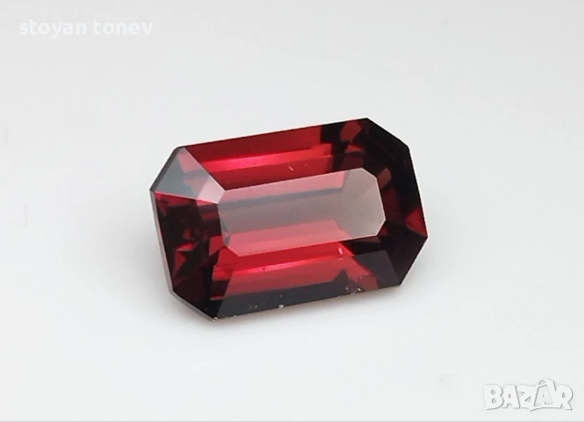 Естествен шпинел в топ червено - 2.17кт! Сертифициран! Нов!, снимка 3 - Пръстени - 46675168