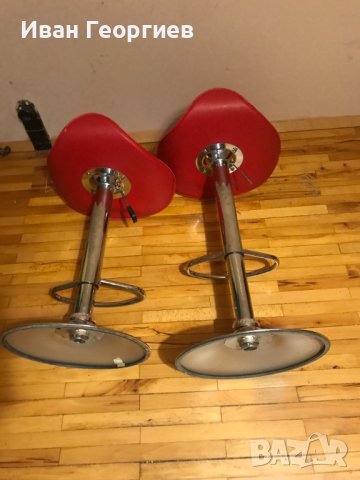 Продавам 2бр  бар стола с червена изкуствена кожа , снимка 2 - Столове - 42487647