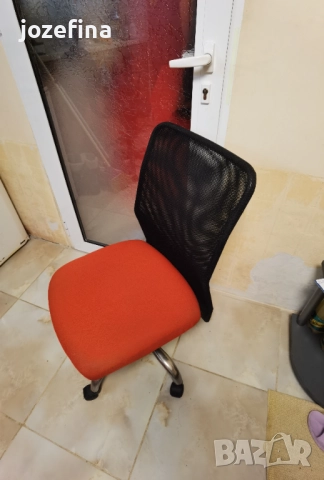 Продавам въртящ стол употребяван, снимка 5 - Столове - 52897483