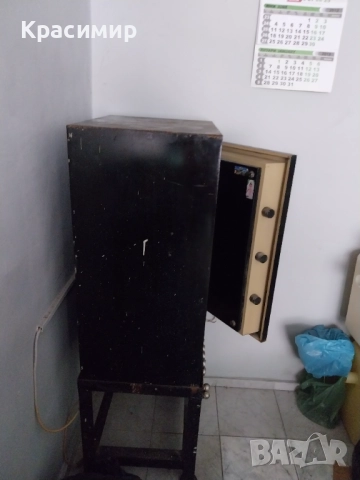 ПродаМетална каса/огнеопорна/, снимка 2 - Сейфове и каси - 52544526