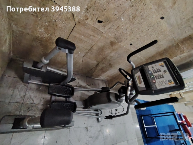 Професионален крос тренажор за фитнес Matrix, снимка 3 - Фитнес уреди - 52940203