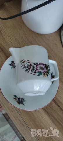 Каничка за мляко* Чинийка* Бг порцелан* " Китка" Цената е за двете
