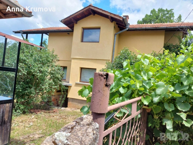 Къща с голям двор в с Туден, община Годеч, Софийска област 