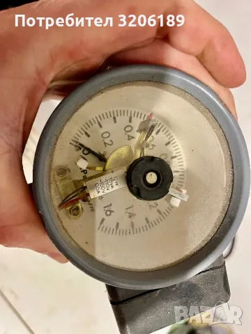 Манометър, контактен, аналогов, Ф100x87mm, 0 - 1MPa, 1NC + 1NO, 150VAC, 0.5A, снимка 2 - Резервни части за машини - 50044073