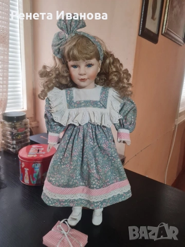 Прекрасна стара порцеланова кукла 