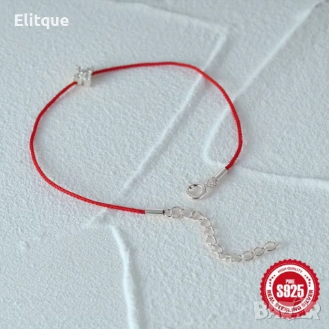 Фина гривна с червен конец и блестящ елемент, снимка 2 - Гривни - 53127003