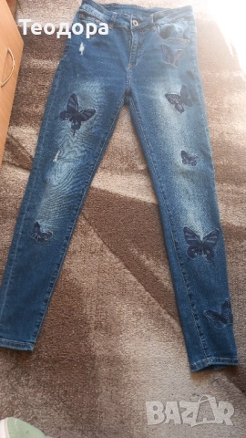 Дънки с пеперуди, снимка 2 - Дънки - 53655748