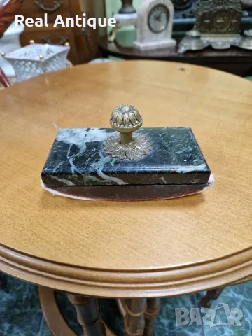 Прекрасна антикварна френска попиванелна от мрамор и бронз 