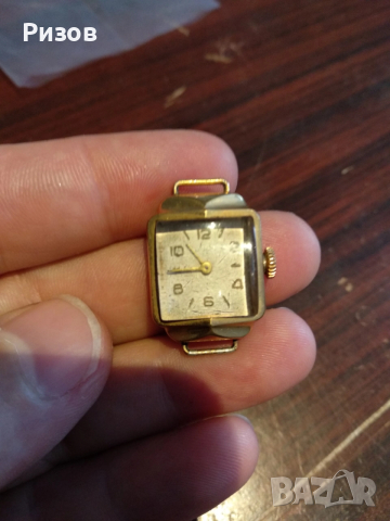 Позлатен дамски часовник Луч