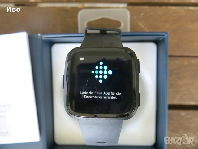 Спортен смарт часовник Smartwatch Fitbit Versa, Черен, снимка 2 - Смарт часовници - 55799346