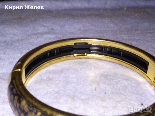 СТИЛНА МОДНА ДИЗАЙНЕРСКА ЗЛАТИСТА АРТ ГРИВНА СТОМАНЕНА РЪЧНО РИСУВАНА 38317, снимка 7 - Гривни - 41145804