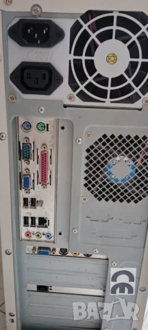 Стар компютър с Intel Pentium 4, снимка 2 - Работни компютри - 51427887