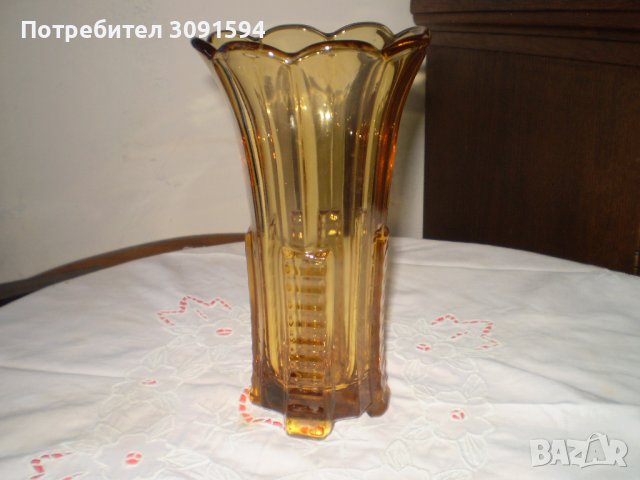Винтидж арт деко 1930 стъклена ваза с кехлибарен цвят
