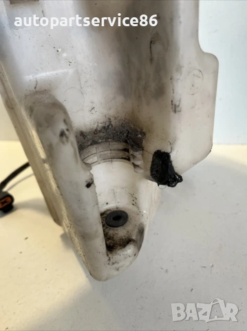 Резервоар за течност за чистачки за Peugeot 4007 2.2 HDI (2009) , снимка 2 - Части - 53681666