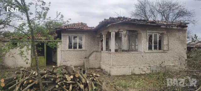 Къща с двор 2718кв.м в регулация в село Могилище на 10км. от плажа 2718кв.м. 