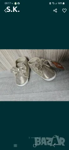 бебешки пантофки златист цвят, снимка 1