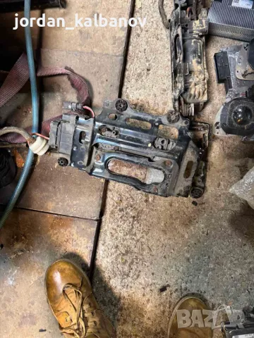 Захват или конзола компресор въздушното окачване Ауди Audi A8 D4 H4 само за 100лв. 4H0698999