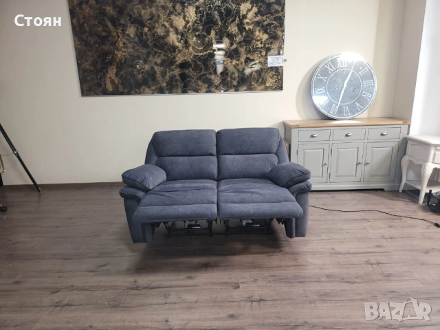 Сив диван от плат двойка с електрически релаксиращ механизъм, снимка 6 - Дивани и мека мебел - 53721318
