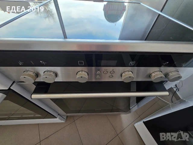 Свободностояща печка с керамични котлони Siemens, снимка 3 - Печки, фурни - 53683347