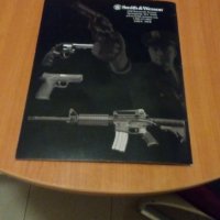 Смит и Уесън каталог с пистолети 2006г - SMITH & WESSON 2006 gun catalog, снимка 12 - Енциклопедии, справочници - 34084749
