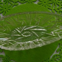Лот малка стъклена релефна купа с капак и чиния , снимка 7 - Декорация за дома - 33871651