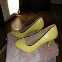 Обувки на ток, снимка 2 - Дамски обувки на ток - 35798340