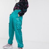Adidas Originals cargo панталон , снимка 1 - Панталони - 40979609