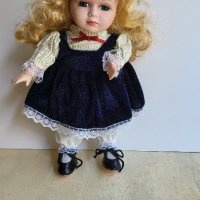 Стара порцеланова кукла много красива и запазена, снимка 1 - Колекции - 41917642