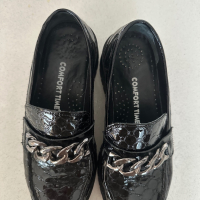 Черни лачени обувки с ортопедична стелка, снимка 1 - Дамски ежедневни обувки - 44583899