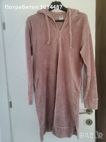 Рокля от кадифе с качулка, снимка 1