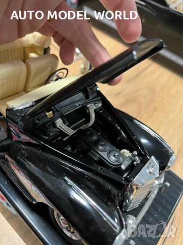 Mетална колекционерска количка моделMERCEDES BENZ 300S 1955г.1:18, снимка 4 - Колекции - 52281534