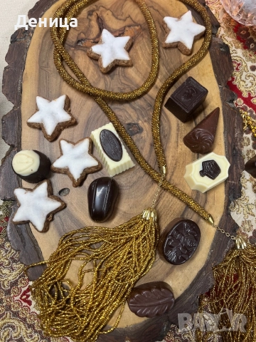 Един винтидж разкош⚜️ Всяка дама ще бъде впечатляваща с него Дължина с пискюли-127 см Цена-45 лв/23 , снимка 2 - Колиета, медальони, синджири - 52844155