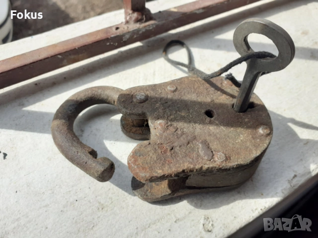 Стар кован катинар кофар катанец с ключ маркировки 4, снимка 5 - Антикварни и старинни предмети - 53685612