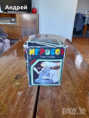 Стара играчка Робот Игробот