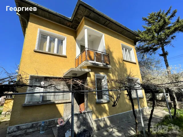 Масивна двуетажна къща в гр. Лом, снимка 1