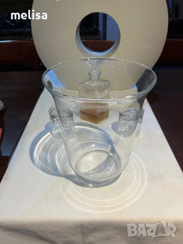 Стъклена ваза 