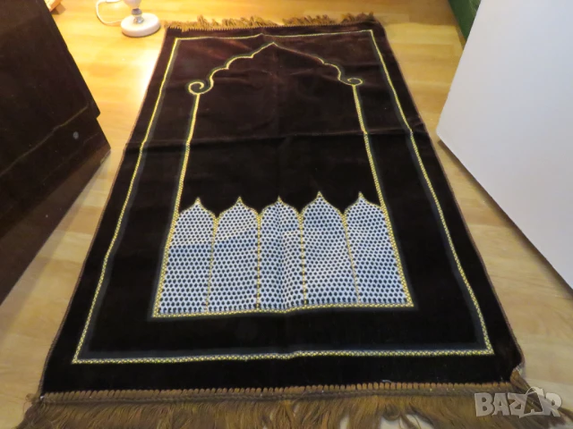 турско молитвено килимче, килимче за молитва за Намаз тъмно кафяв  фон с красиви флорални мотиви, снимка 3 - Антикварни и старинни предмети - 50741286