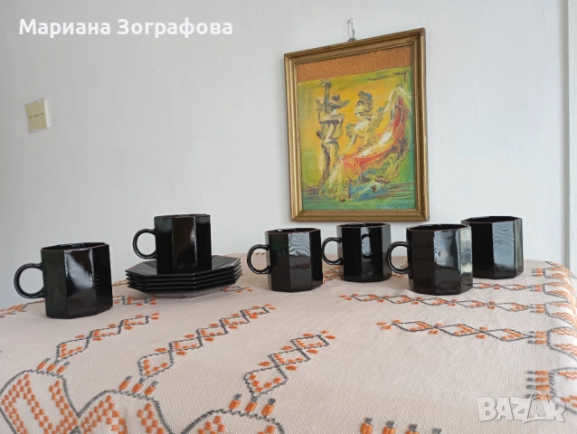 Масивна спалня, Китеник, Родоп. одеяло, Трапезна маса и столове, Сервиз за кафе, Телевизор SAMSUNG, снимка 9 - Други стоки за дома - 47595842