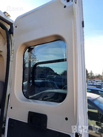 Интериорни панели за задните врати на кемпер ван