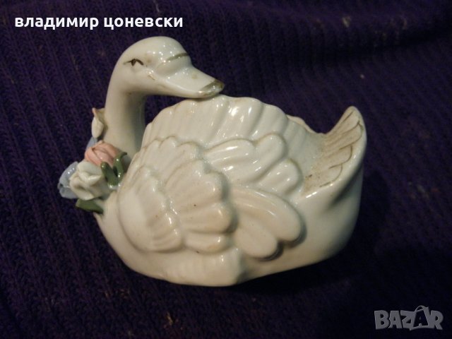 Стара порцеланова статуетка лебед-пепелник, снимка 1 - Други ценни предмети - 40619773
