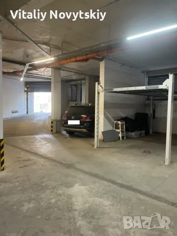 Под наем Двойно подземно паркомясто с автоподемник за 2 коли в Център Одесос, ул. „Козлодуй“ 34, снимка 2 - Гаражи и паркоместа - 55987295