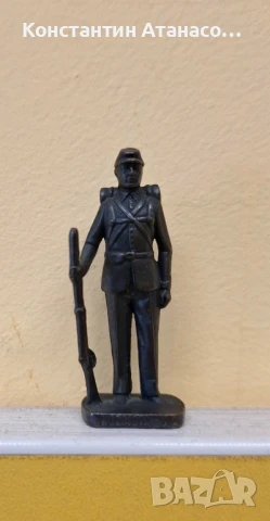 метална киндер фигурка 