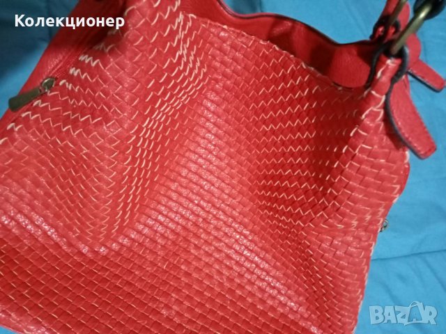Чисто нова червена дамска чанта с плетен ефект и външни джобове, снимка 3 - Чанти - 31459086