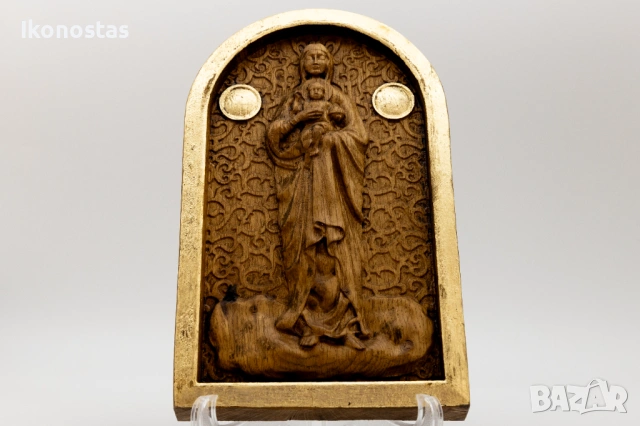 Релефна икона на Богородица с младенеца от масивен дъб