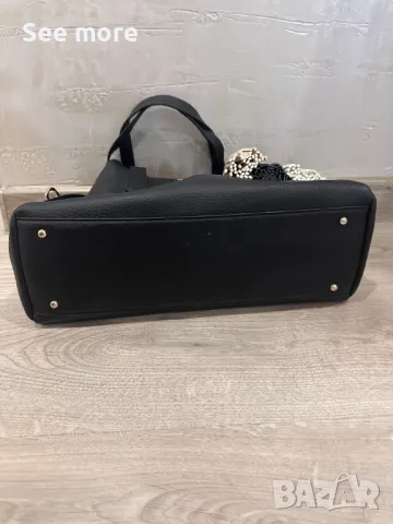 GUESS дамска чанта в черно, снимка 7 - Чанти - 50329160